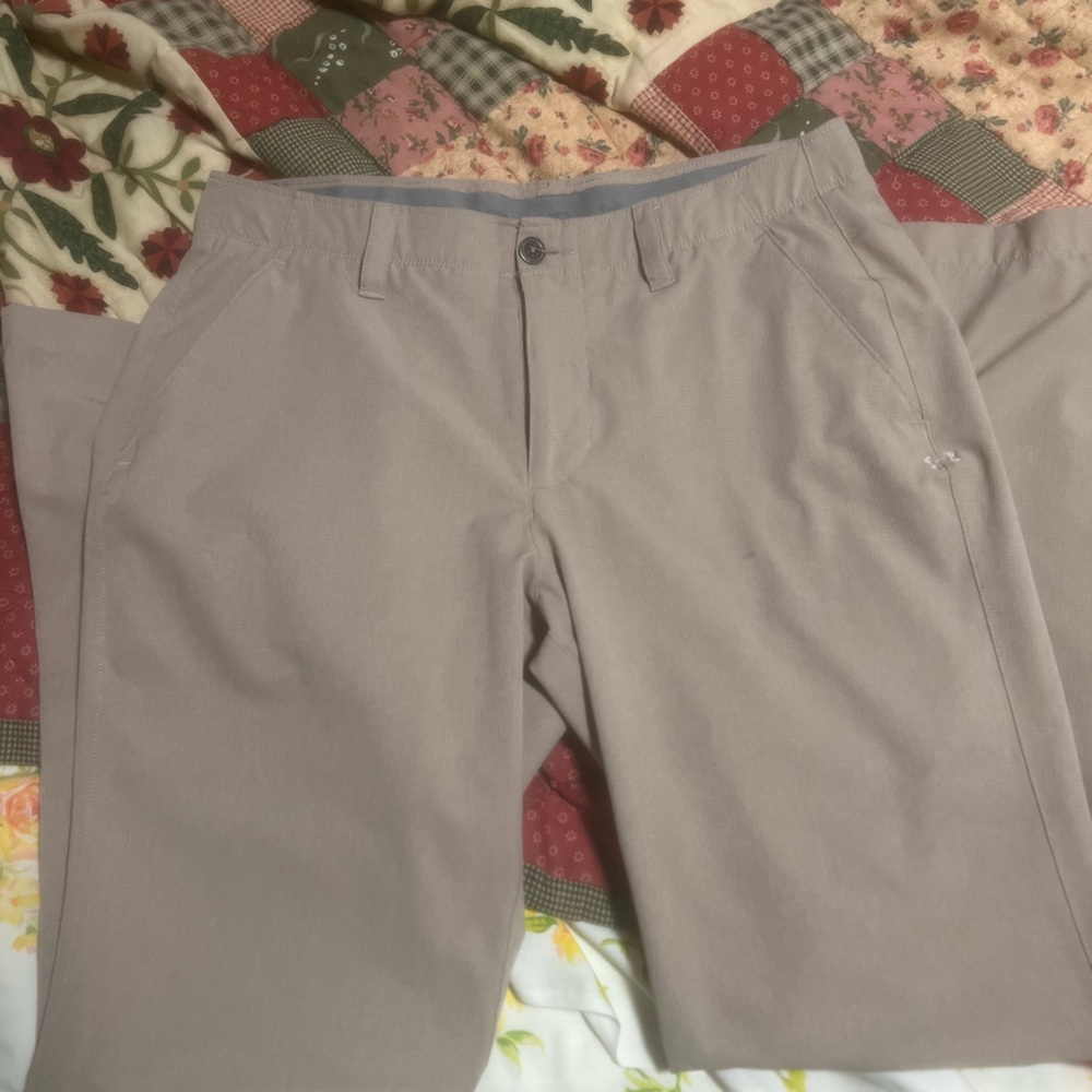 Men’s Khaki Under Armour golf pants